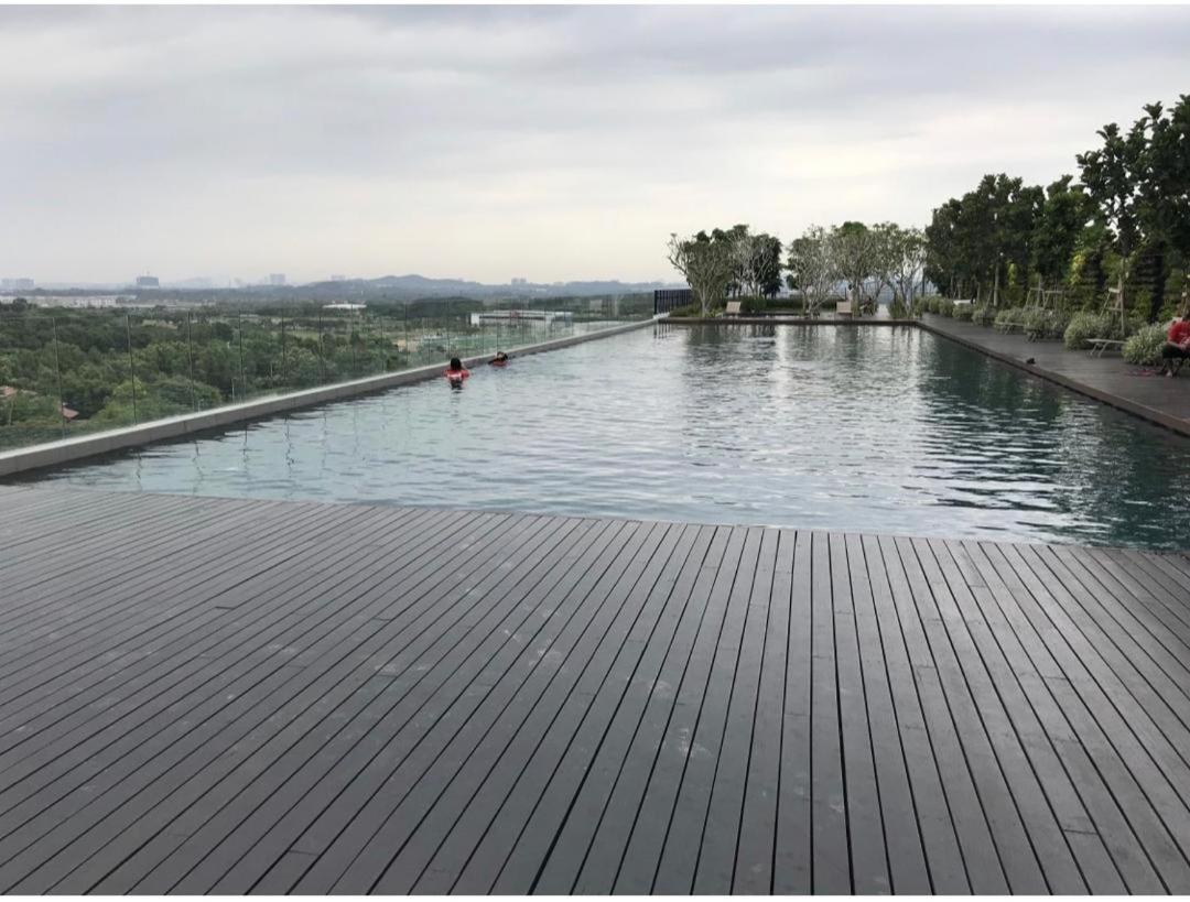 Kyra Homestay Centrus Soho Cyberjaya *Wifi And Pool* Exterior foto